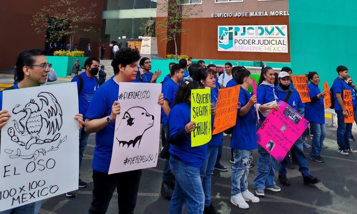 Trabajadores de la fabrica El Oso se manifiestan en la CDMX