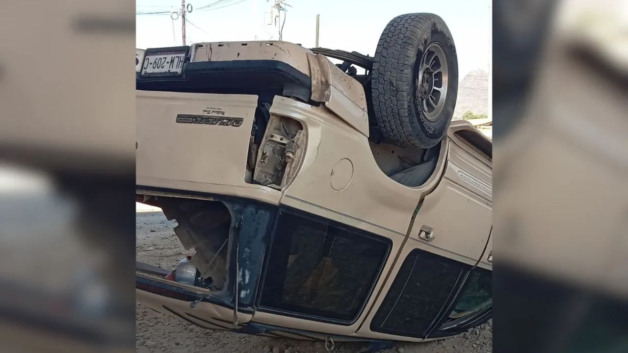 Camioneta volcada por tren en Hidalgo.