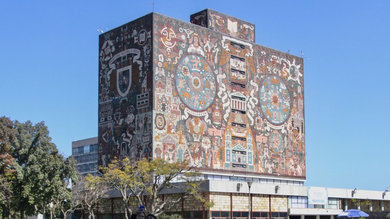 Edificio de rectoría de de Ciudad Universitaria durante el proceso de admisión UNAM 2025  