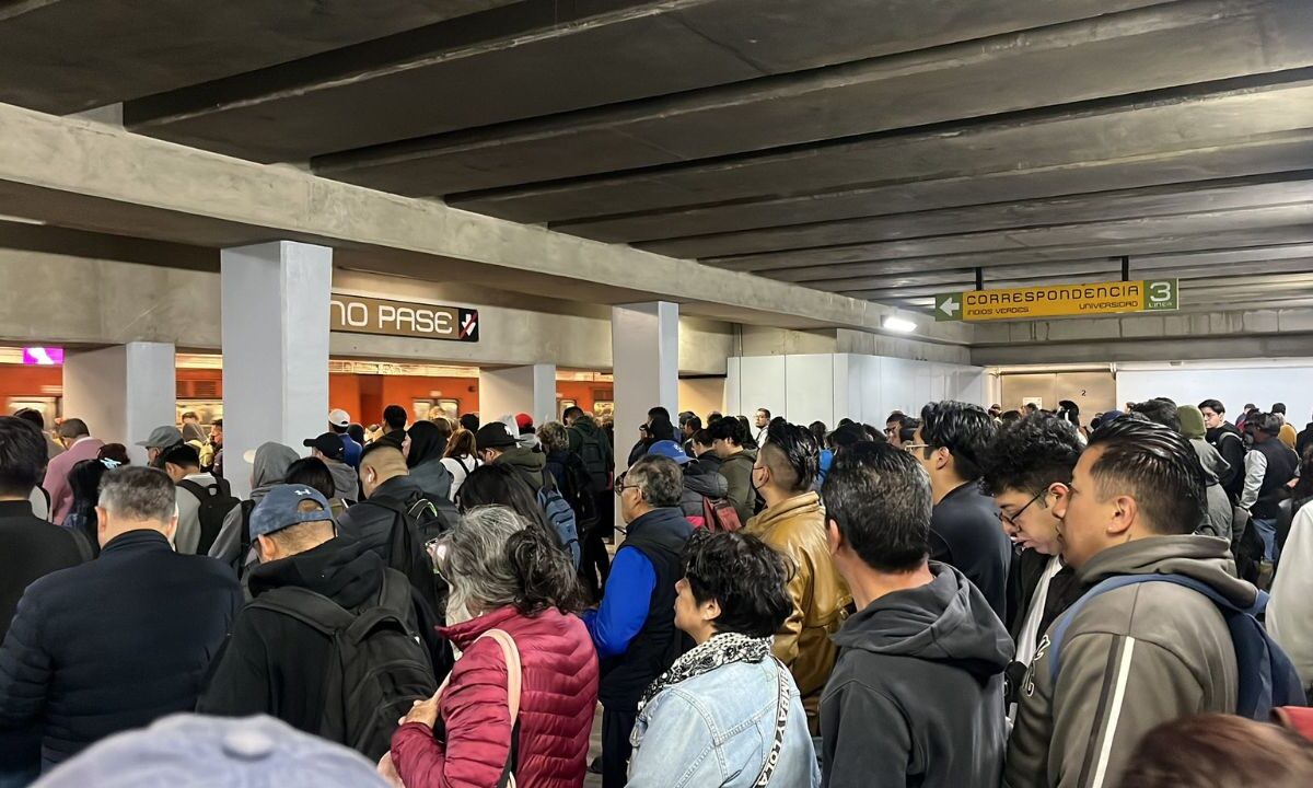 Usuarios reportan fallas y alta afluencia en líneas del Metro