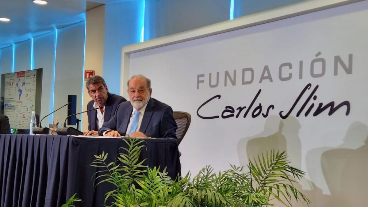 Va Carlos Slim por combate a la pobreza