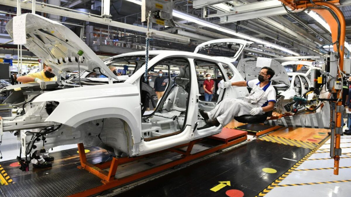 Volkswagen México reportó en 2024 un aumento de 9.5% en la producción de vehículos en su planta ubicada en Puebla.