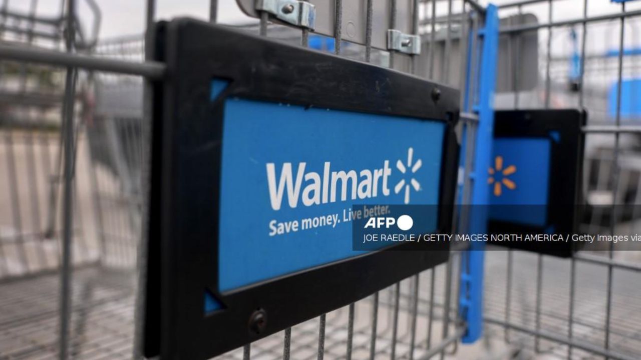 Walmart gana en ventas en EU pero desploma acciones