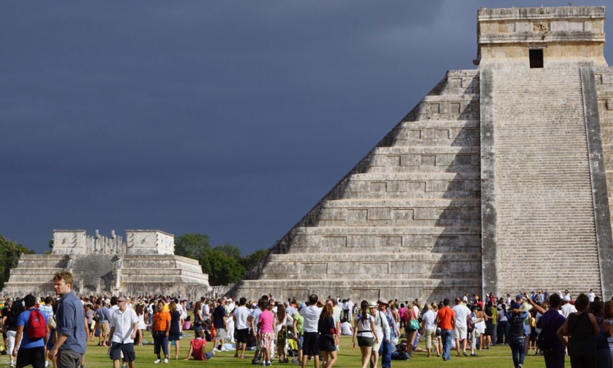 En México, se celebra el equinoccio de primavera con rituales y ceremonias en sitios arqueológicos como Teotihuacán, Chichén Itzá y Tulum