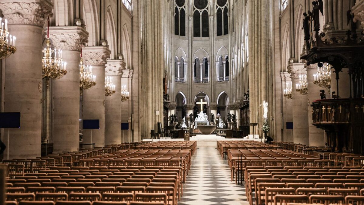 Ayer se anunció un concurso en el que se podrán adquirir, por sorteo, piedras de la catedral  de Notre Dame de París