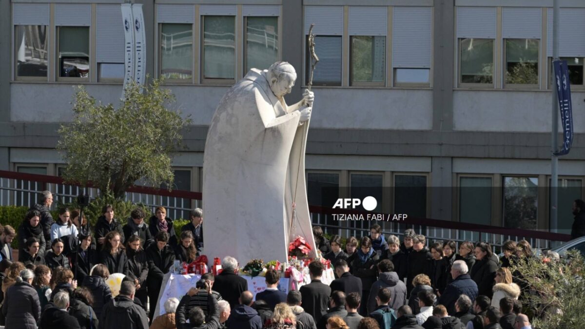 Papa francisco sufre dos complicaciones respiratorias