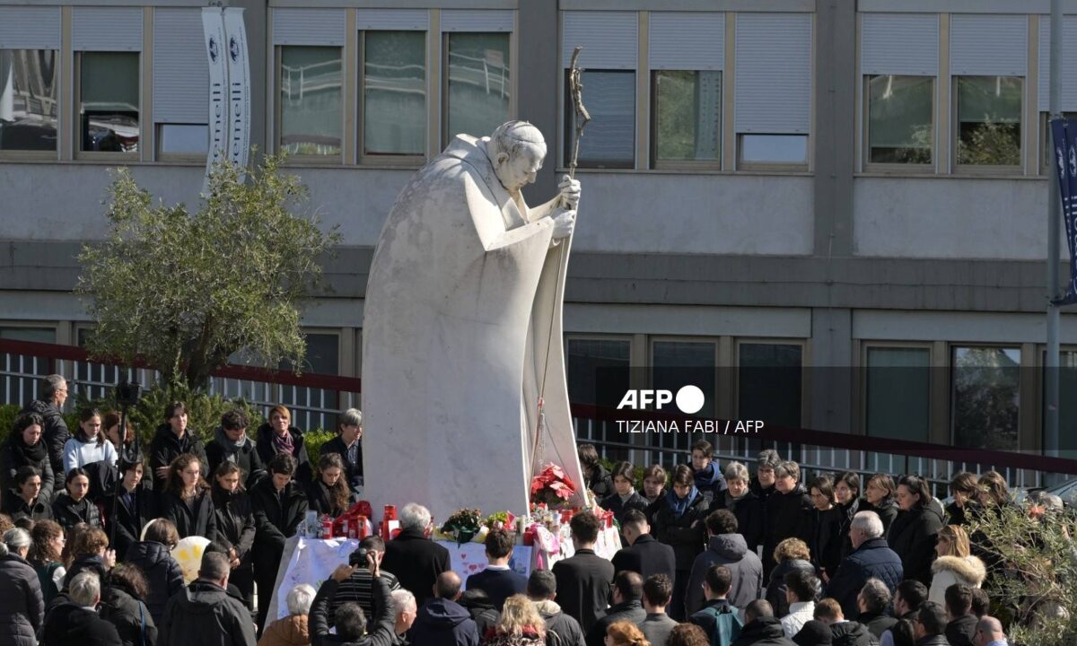 Papa francisco sufre dos complicaciones respiratorias