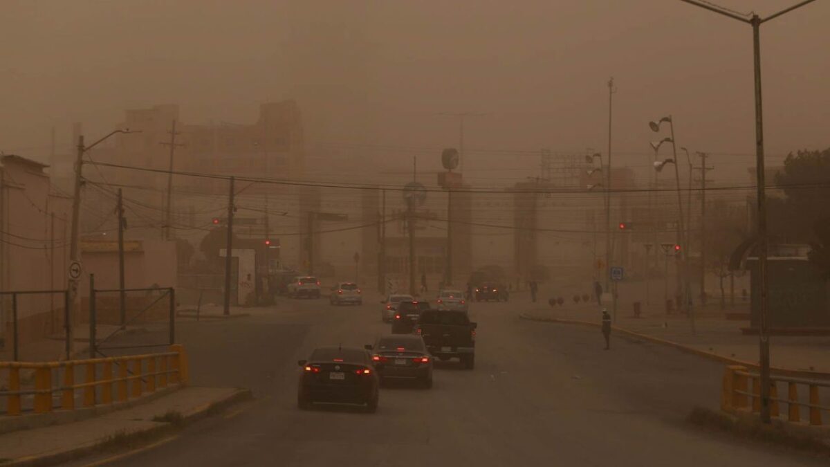 Ciudad Juárez se cubrió de arena, pues vientos de hasta 80 kilómetros por hora, la convirtieron en tormenta. 