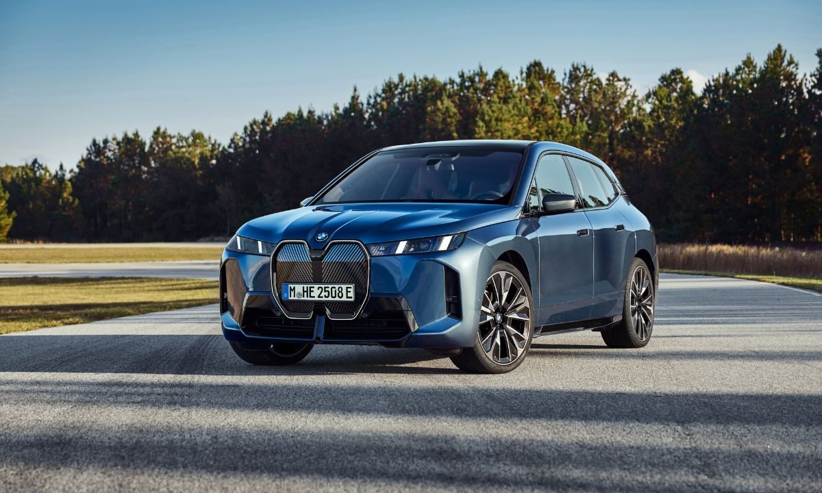 BMW dio a conocer al totalmente nuevo BMW iX para impulsar su estrategia de electromovilidad en una tendencia en el uso de energías limpias