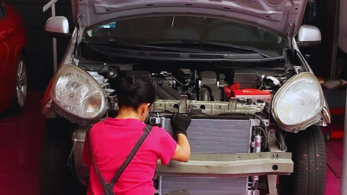 Beatriz Jiménez, fundadora del primer taller mecánico de mujeres en México ya se convirtió también en piloto y después de correr un rally, ahora estará en el Autódromo con la Noticopa 2025