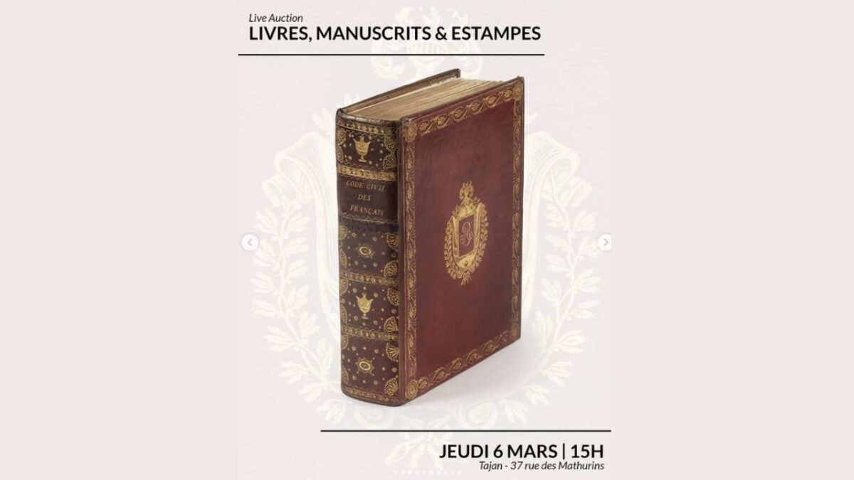 El volumen del Código Civil que perteneció a Napoleón I, fue adjudicado por 395 mil euros en una subasta ayer en París, informó la casa Tajan