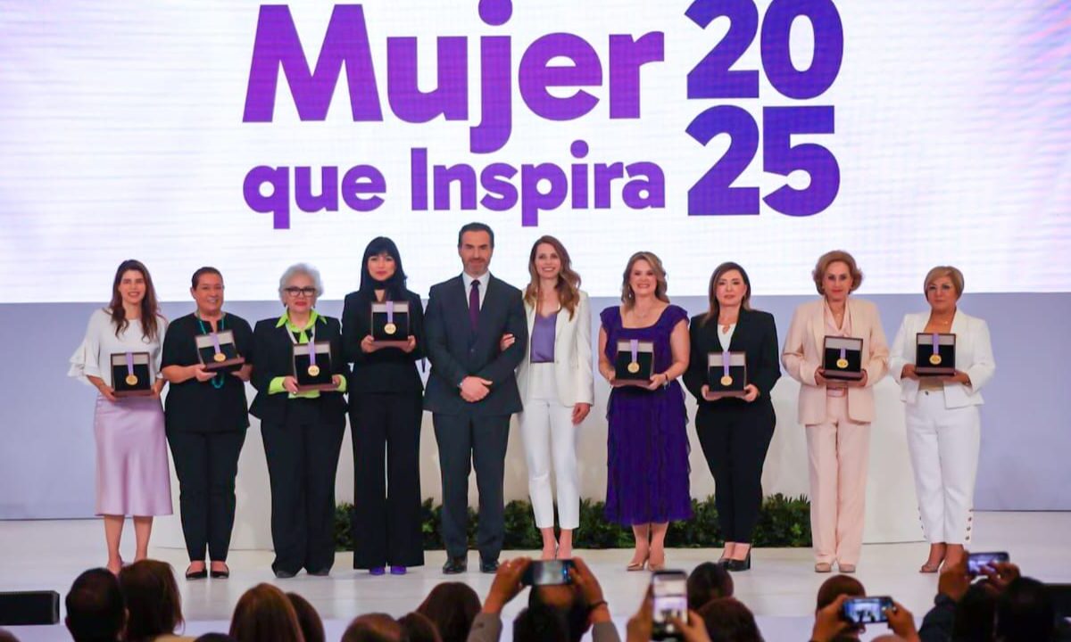 Ocho destacadas regiomontanas fueron reconocidas hoy con la medalla municipal al mérito “Mujer que inspira” 2025