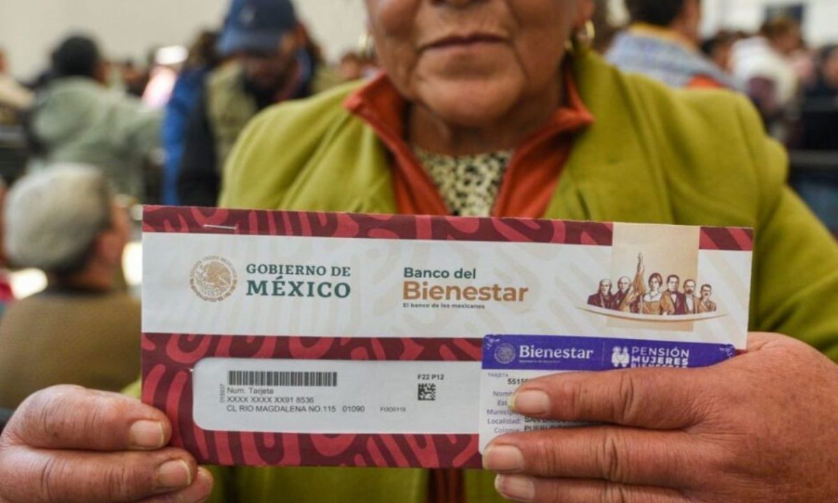 Las mujeres de entre 60 a 64 años de edad recibirán la Pensión Mujeres Bienestar, que es un apoyo económico de $3,000 pesos bimestrales