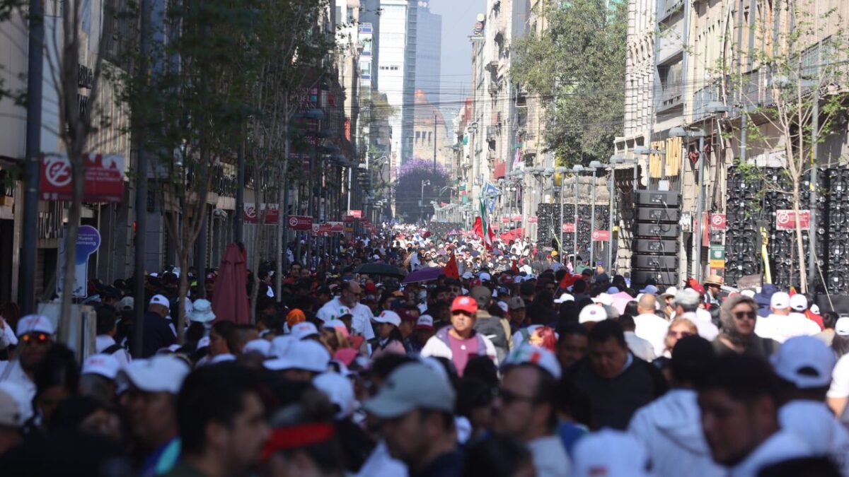 Acuden 350 mil personas a asamblea de Sheinbaum en el Zócalo