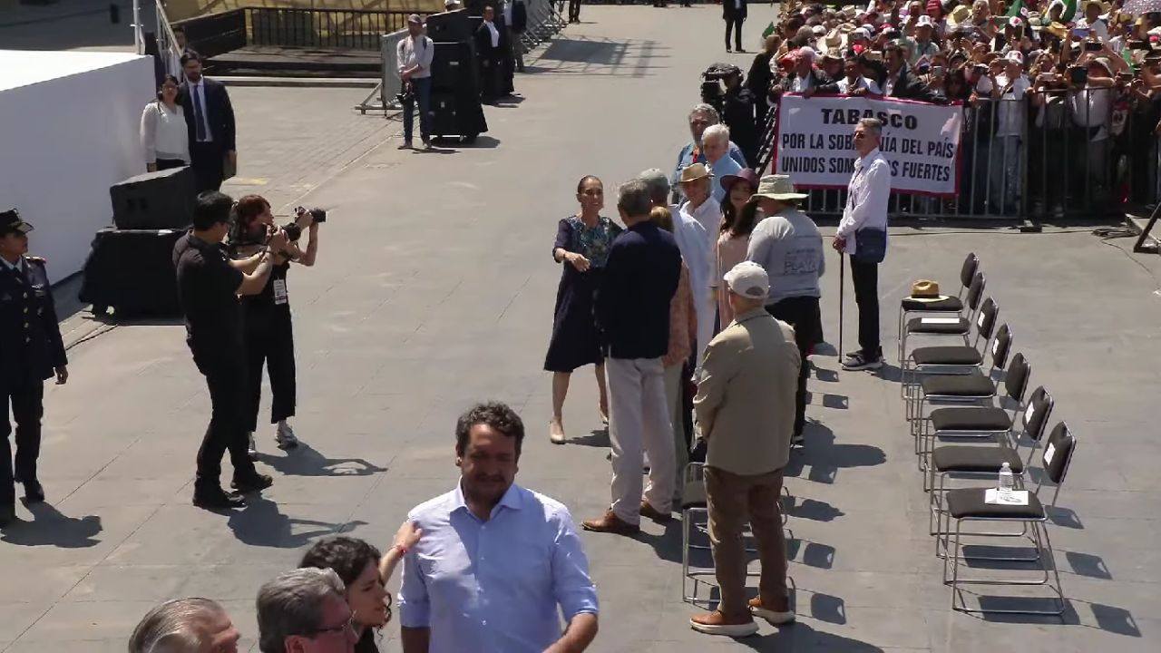 Manuel Velasco, Adán Augusto López, Luisa María Alcalde, Ricardo Monreal y Andy López se toman foto, dan la espalda y se pierden saludo de Sheinbaum.