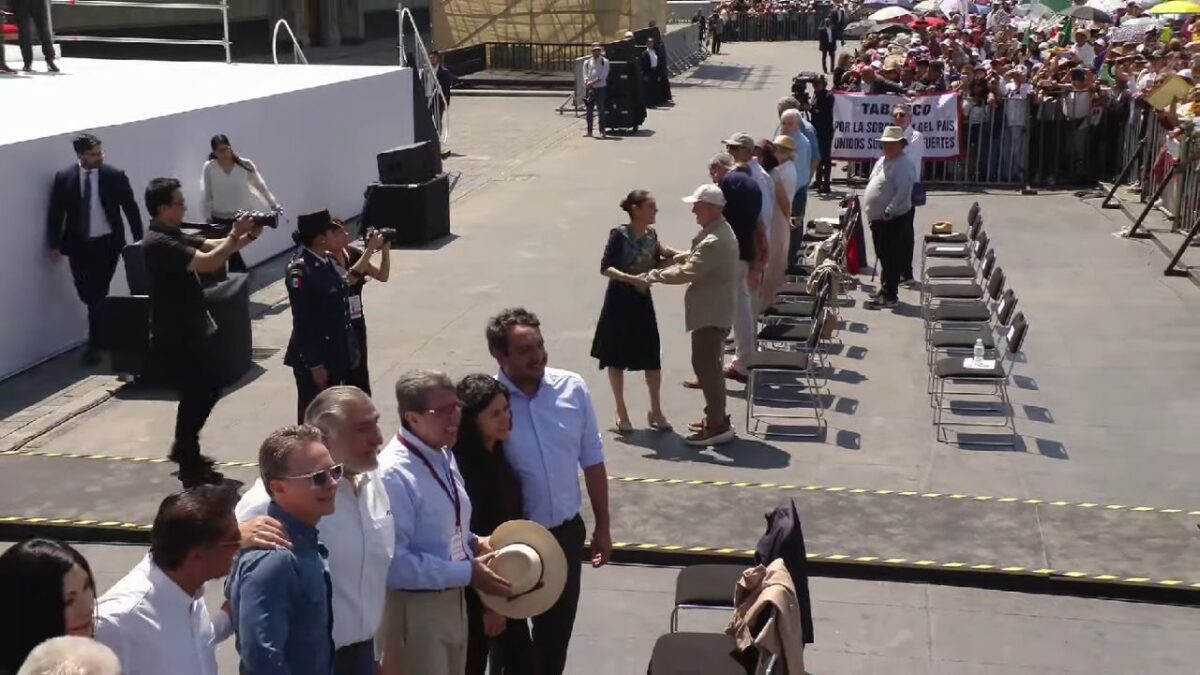 Manuel Velasco, Adán Augusto López, Luisa María Alcalde, Ricardo Monreal y Andy López se toman foto, dan la espalda y se pierden saludo de Sheinbaum.