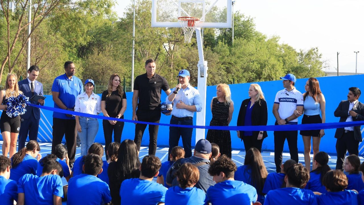 Adrián de la Garza inauguró la remodelación del gimnasio polivalente y una cancha en Ciudad Deportiva con apoyo de los Mavericks de Dallas.