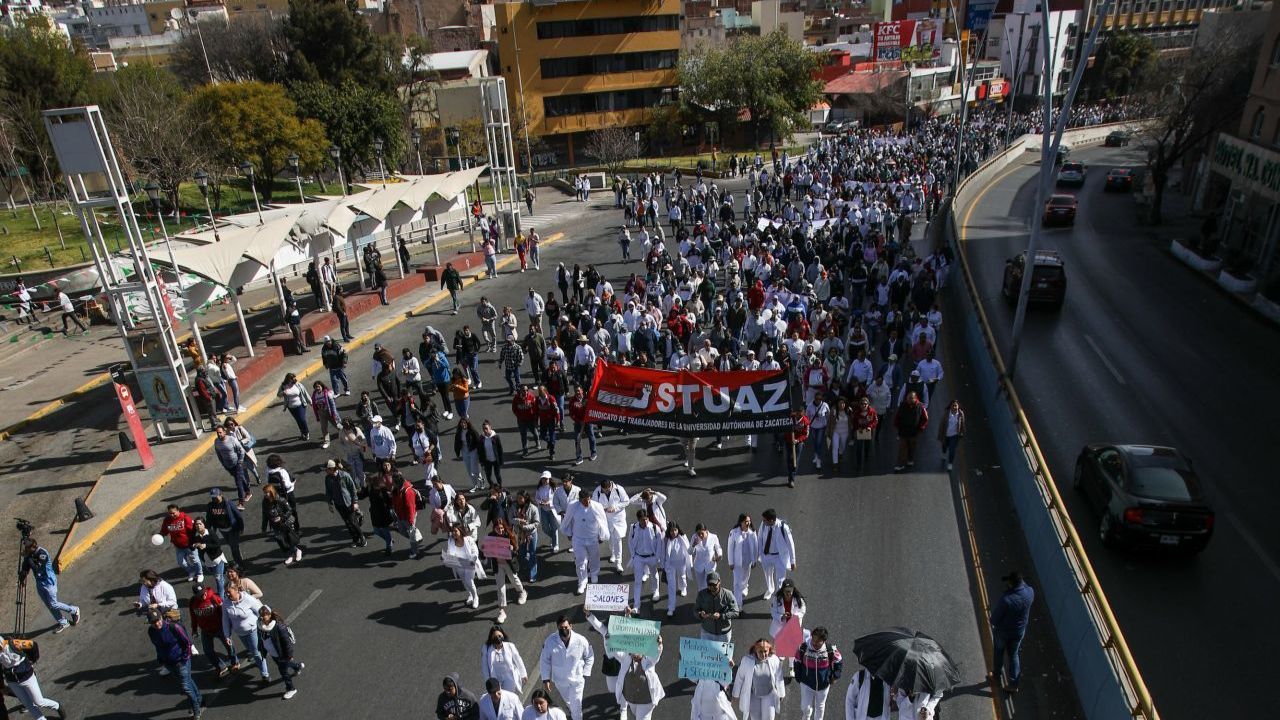 Estudiantes anunciaron bloqueos carreteros en el Estado de México.