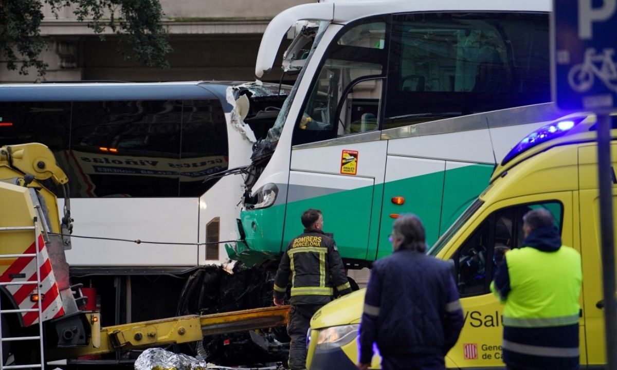 Un choque entre dos autobuses en Barcelona dejó 34 heridos.