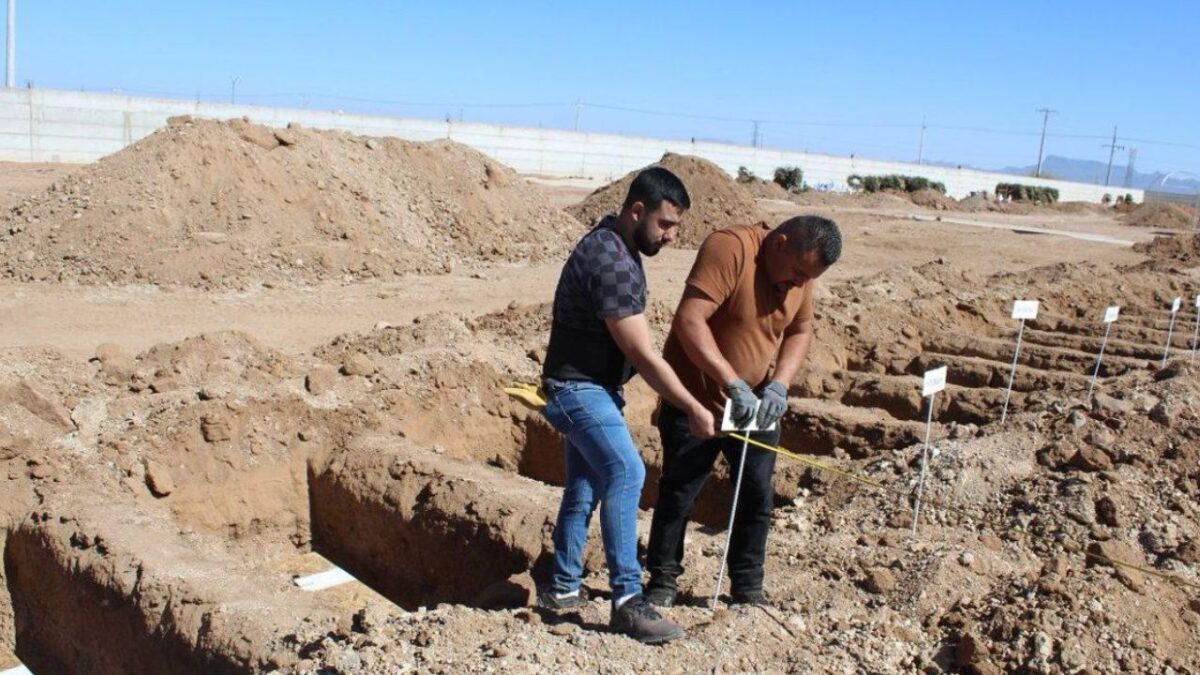 Forenses en la zona occidente de la Fiscalía de Chihuahua, inhumó 80 cadáveres que estaban sin identificar o no reclamados.
