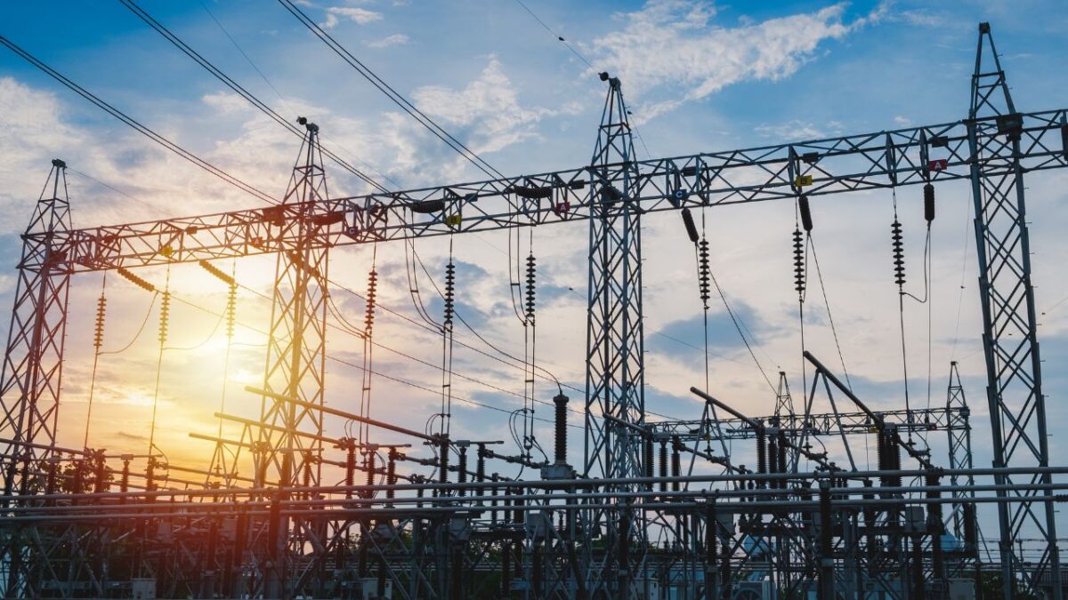 Canadá podría suspender las exportaciones de electricidad a Estados Unidos en represalia por los aranceles del 25% de Trump.