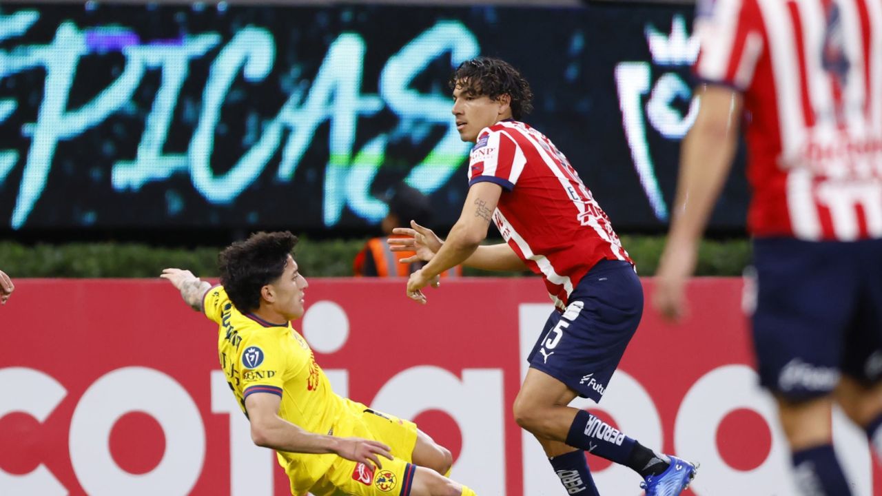 Chivas le pega al América con un autogol en el juego de ida de los octavos de final de la Concacaf Champions Cup.