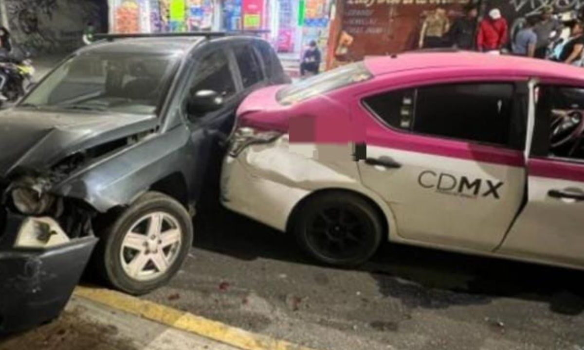 Dos sujetos fueron detenidos tras intentar asaltar una barbería en la alcaldía Iztapalapa; el crímen provocó una persecución.