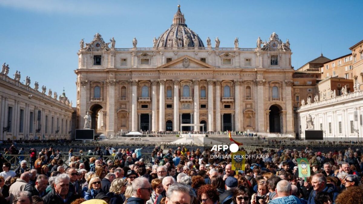 Balcón principal en la Ciudad del Vaticano