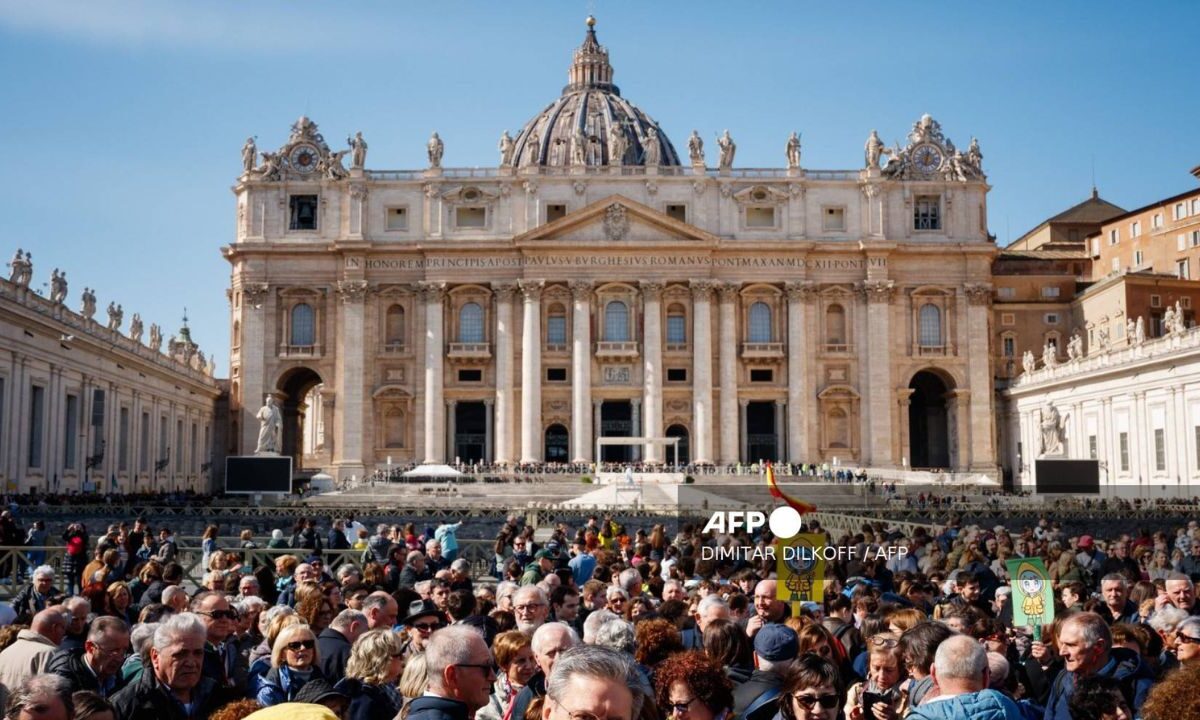 Balcón principal en la Ciudad del Vaticano