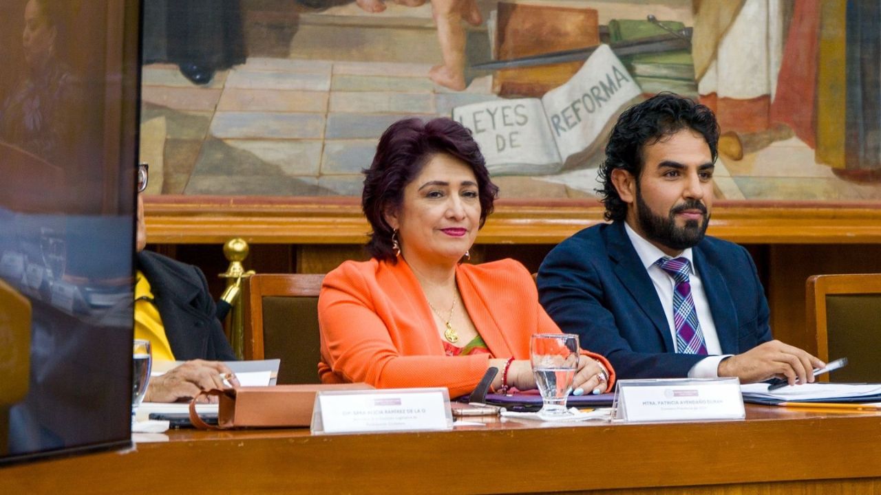 Patricia Avendaño, presidenta del IECM, durante su intervención en el foro Mecanismos de Participación Ciudadana, organizado por el Congreso del Estado de México, compartiendo experiencia del Presupuesto Participativo.