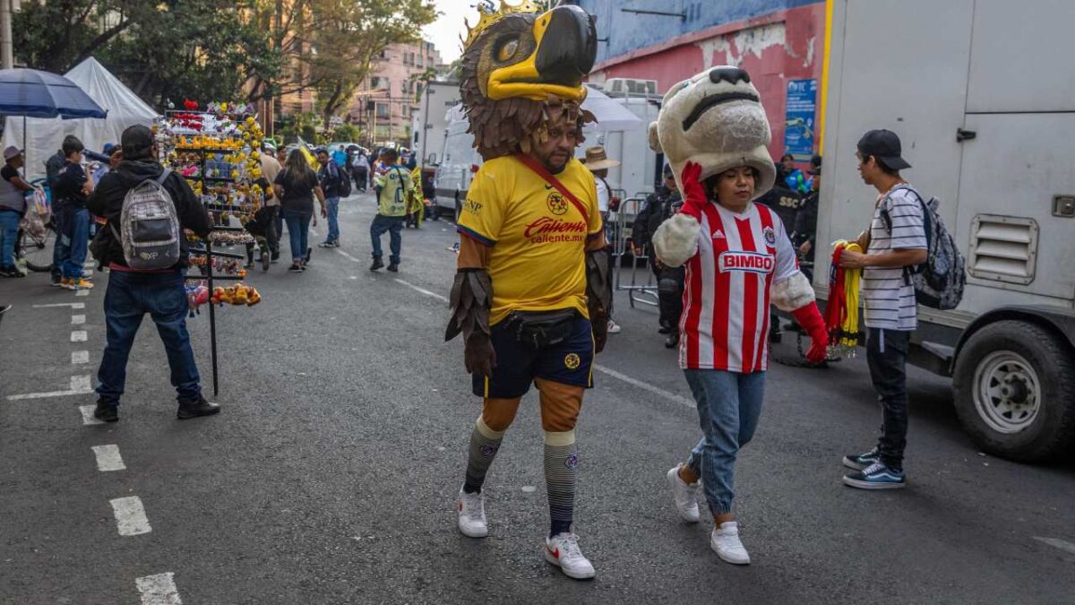 Aficionados del América y Chivas se dieron cita en el estadio Ciudad de los Deportes para el "Clásico Nacional" pero para el torneo de Concacaf.