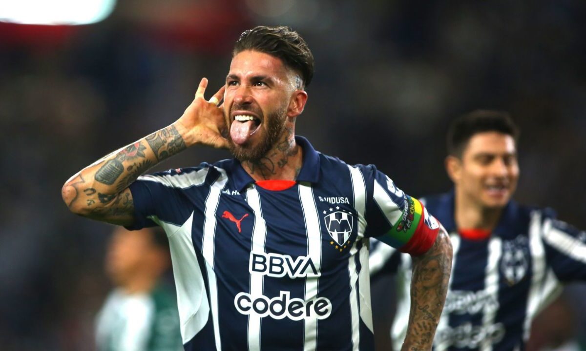 Sergio Ramos marcó su primer gol en la Liga MX con Rayados de Monterrey.