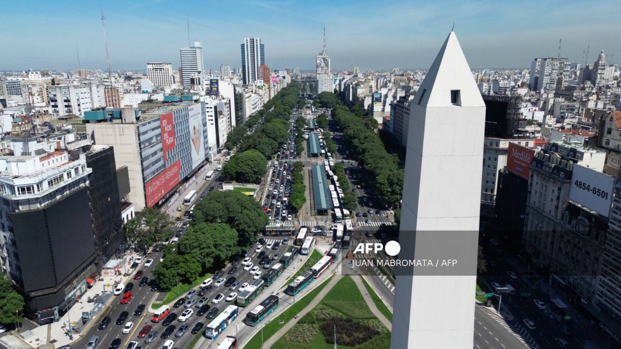 Un masivo apagón eléctrico dejó sin suministro a más de 622 mil usuarios a Buenos Aires en plena ola de calor.