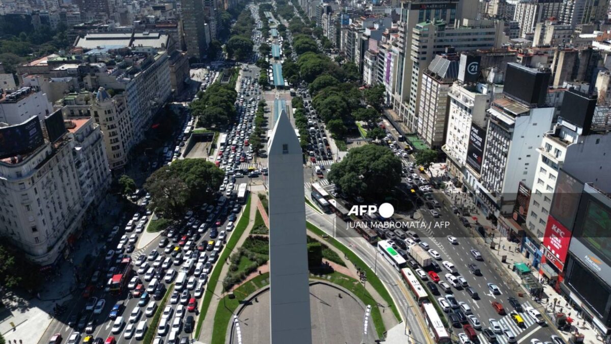 Un masivo apagón eléctrico dejó sin suministro a más de 622 mil usuarios a Buenos Aires en plena ola de calor.