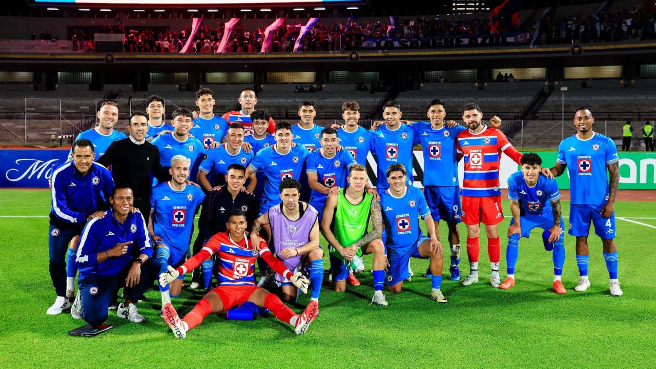 Cruz Azul golea y avanza a cuartos en la Concacaf Champions Cup.