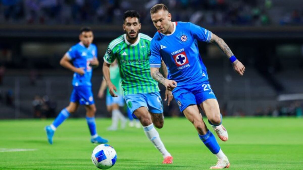 Cruz Azul golea y avanza a cuartos en la Concacaf Champions Cup.