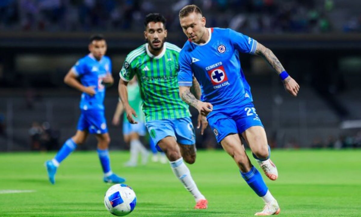 Cruz Azul golea y avanza a cuartos en la Concacaf Champions Cup.