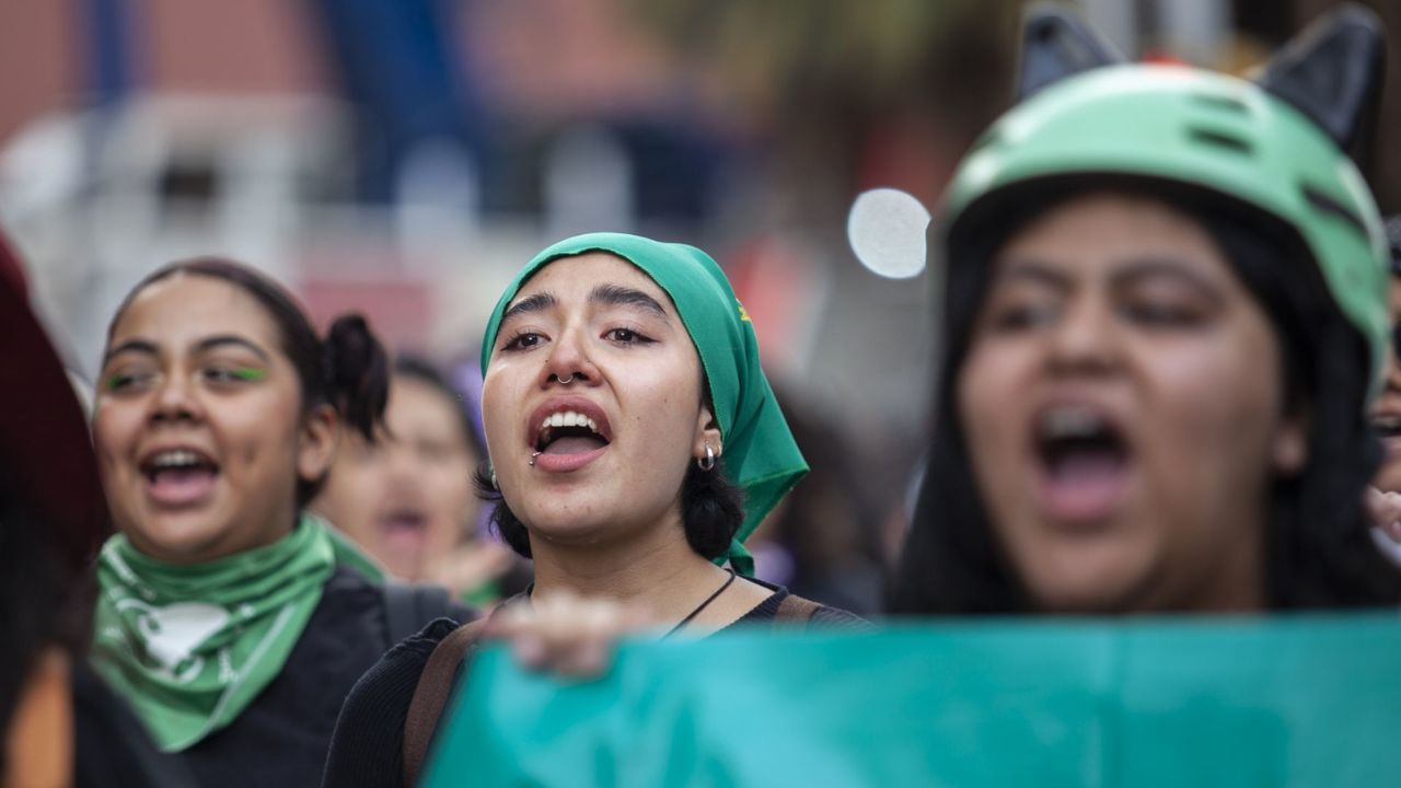 En diversos puntos de Cuernavaca aparecieron los mensajes pidiendo no despenalizar el aborto.