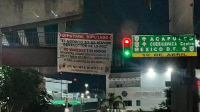 En diversos puntos de Cuernavaca aparecieron los mensajes pidiendo no despenalizar el aborto.