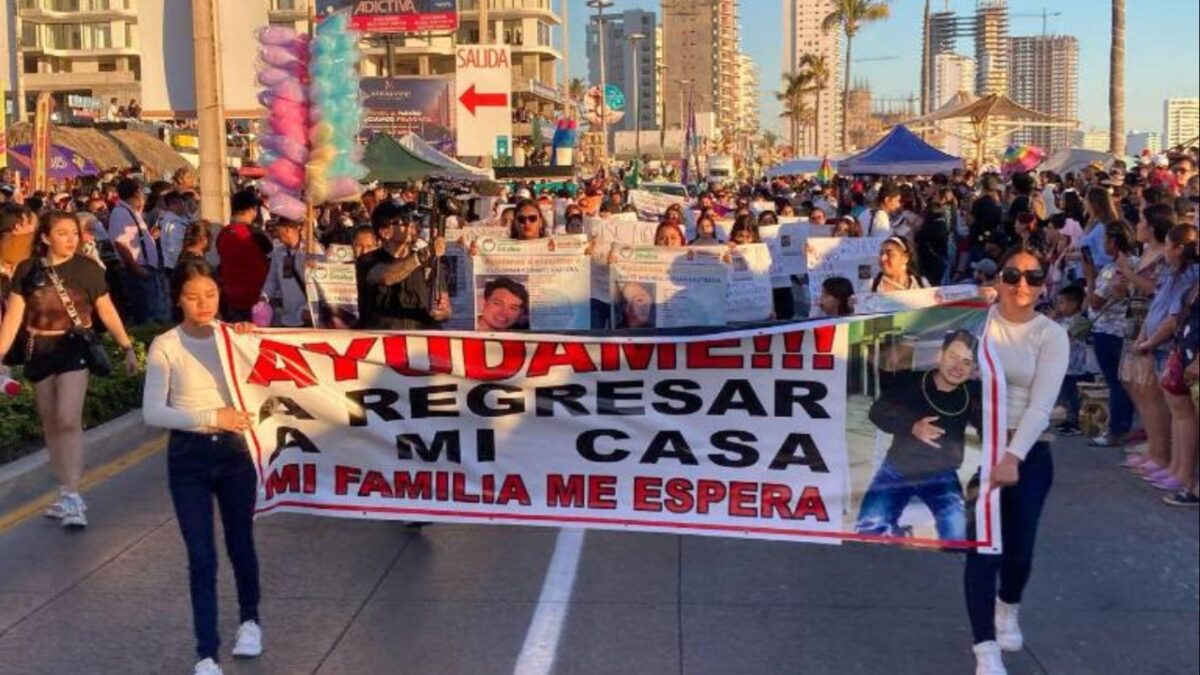 Protesta en silencio durante carnaval de Mazatlán