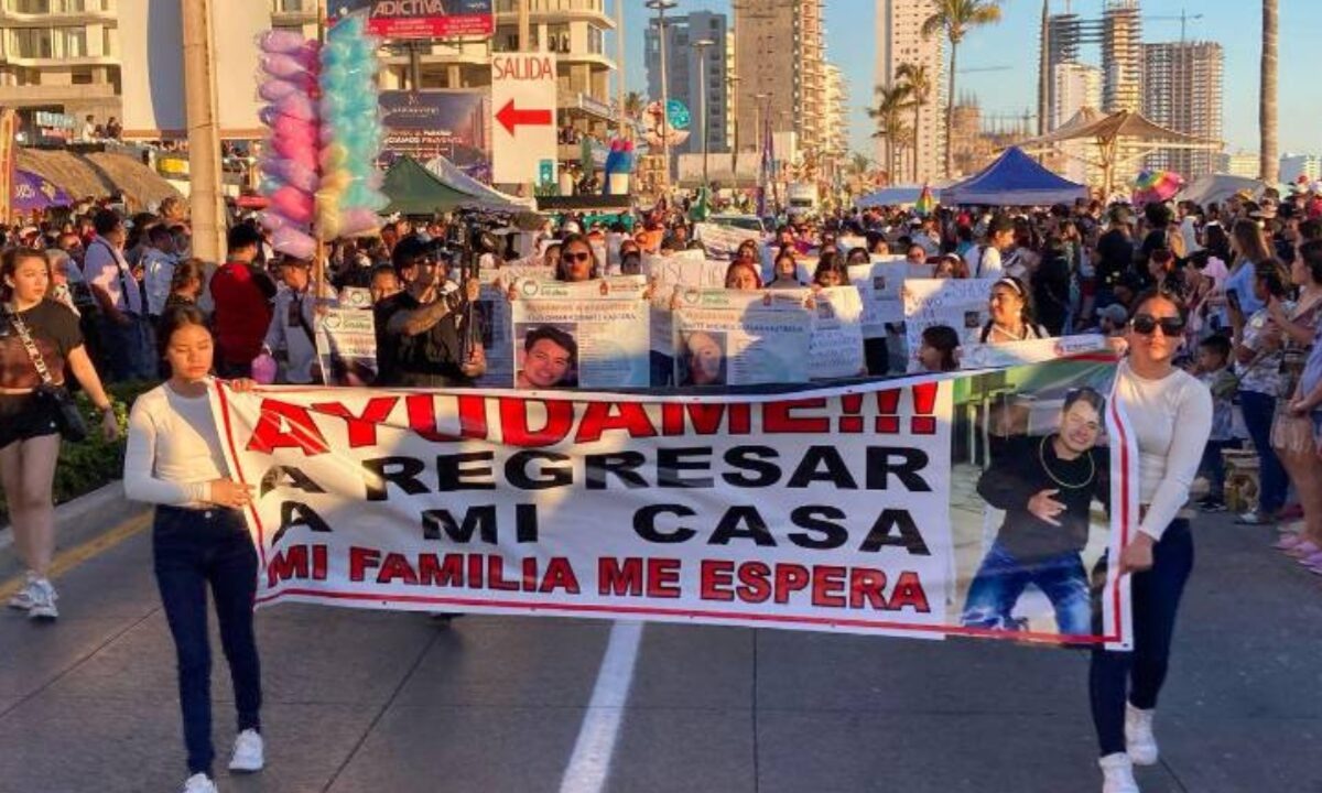 Protesta en silencio durante carnaval de Mazatlán