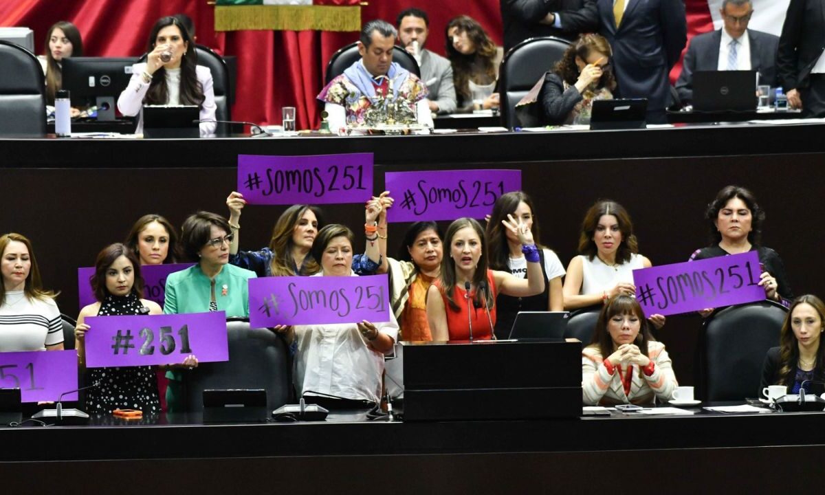 Diputadas de MC, PAN, Morena, PT hicieron un llamado en el pleno de la Cámara de Diputados para admitir el dictamen de desafuero contra Cuauhtémoc Blanco.