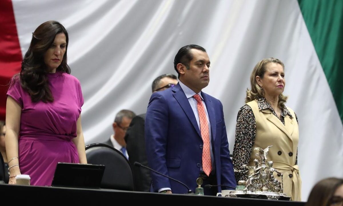 La Cámara de Diputados guardó un minuto de silencio en memoria de las víctimas localizadas en un crematorio clandestino en Jalisco.