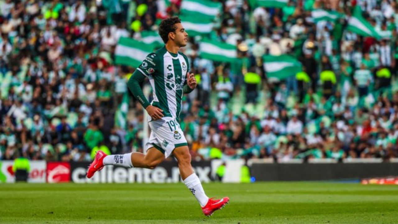 En Torreón, Santos Laguna derrotó al León y acabó con el único invicto del torneo.