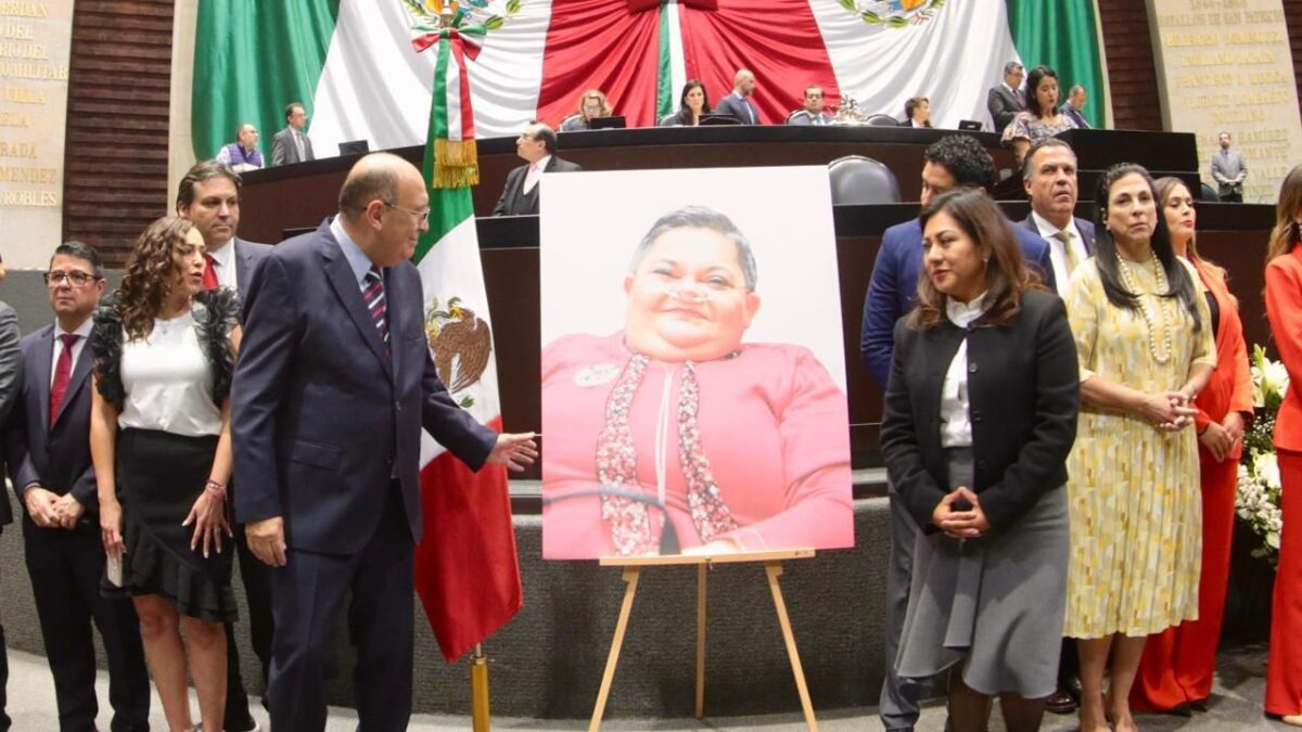 En San Lázaro rinden homenaje luctuoso a Norma Aceves, diputada del PRI.