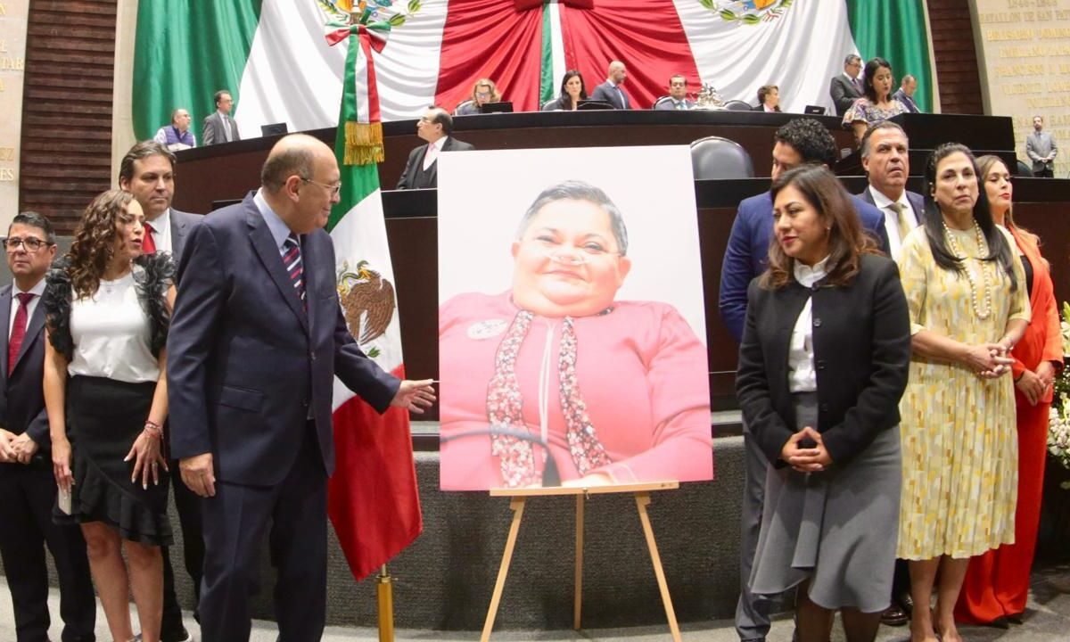 En San Lázaro rinden homenaje luctuoso a Norma Aceves, diputada del PRI.