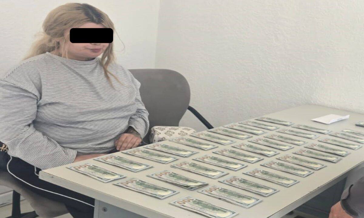 Mujer ciudadana de EU es detenida con más de 900 mil pesos