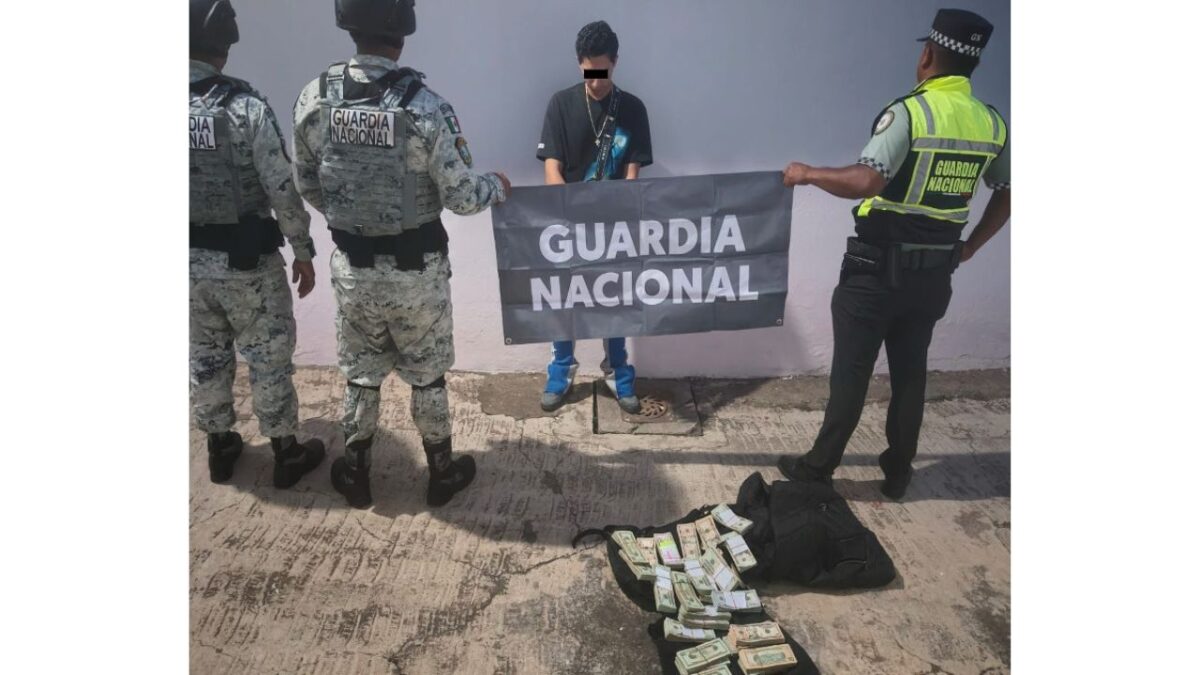 En Uruapan, Michoacán, la Guardia Nacional (GN) detuvo a un hombre que intentó transportar más de un millón de pesos en el aeropuerto.