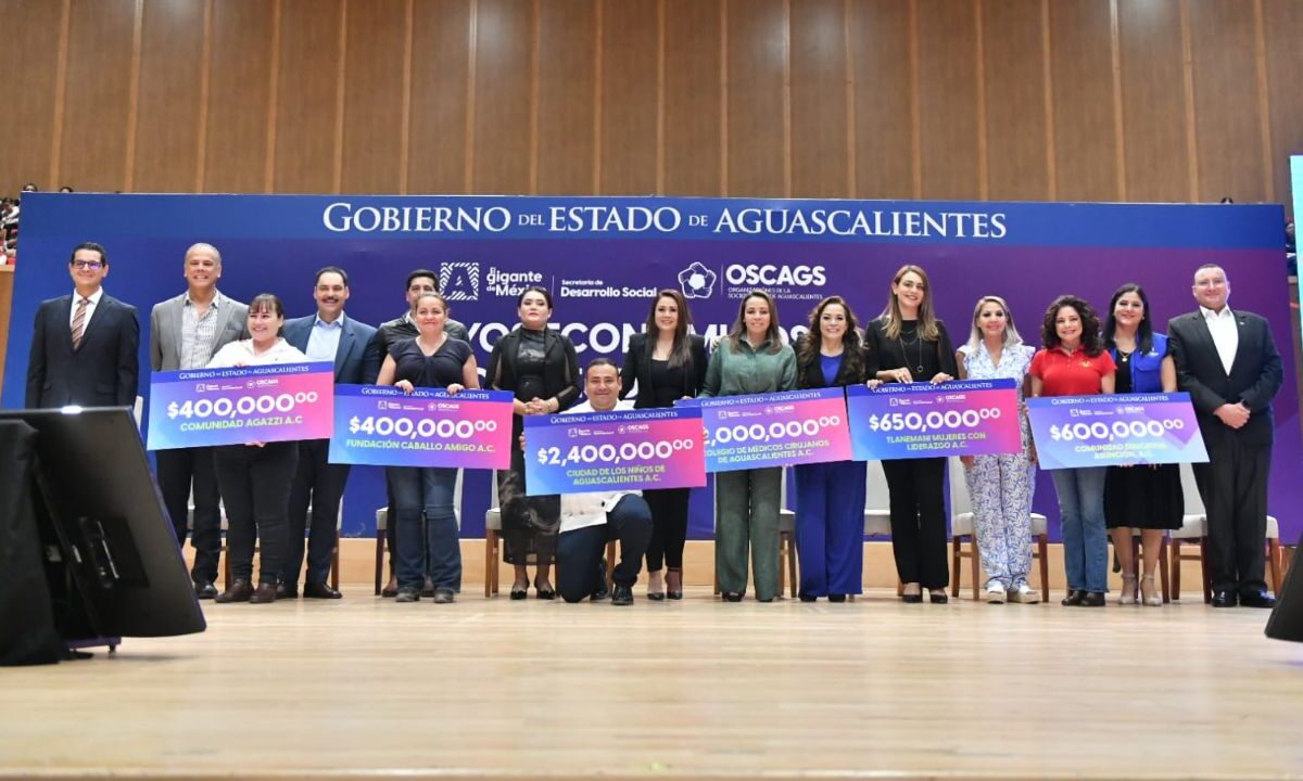 Tere Jiménez encabezó la entrega de recursos económicos a más de 50 Organizaciones de la Sociedad Civil (OSC) que trabajan de forma altruista.