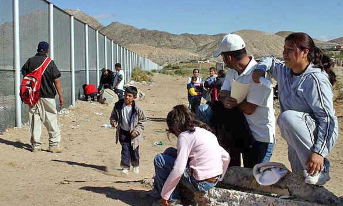 EU amenaza a migrantes irregulares... con "México te abraza"